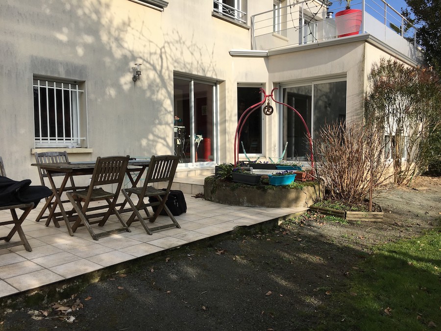 Terrasse sur sol dur à Nantes