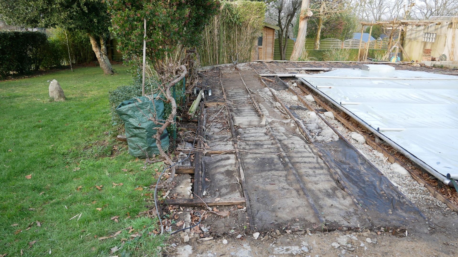 Plage de piscine à Sautron en Kébony