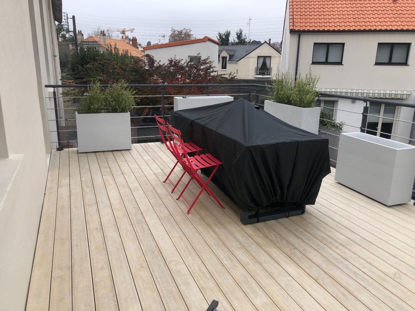 Terrasse sur poteaux à Nantes