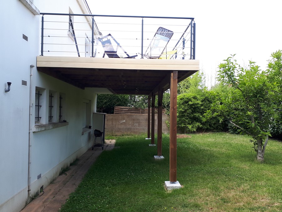 Terrasse sur poteaux à Saint-Herblain