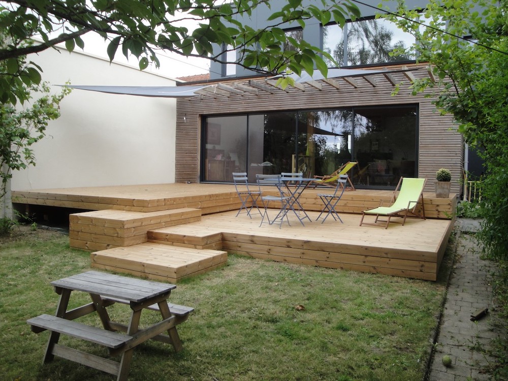 Création de terrasse de piscine naturelle