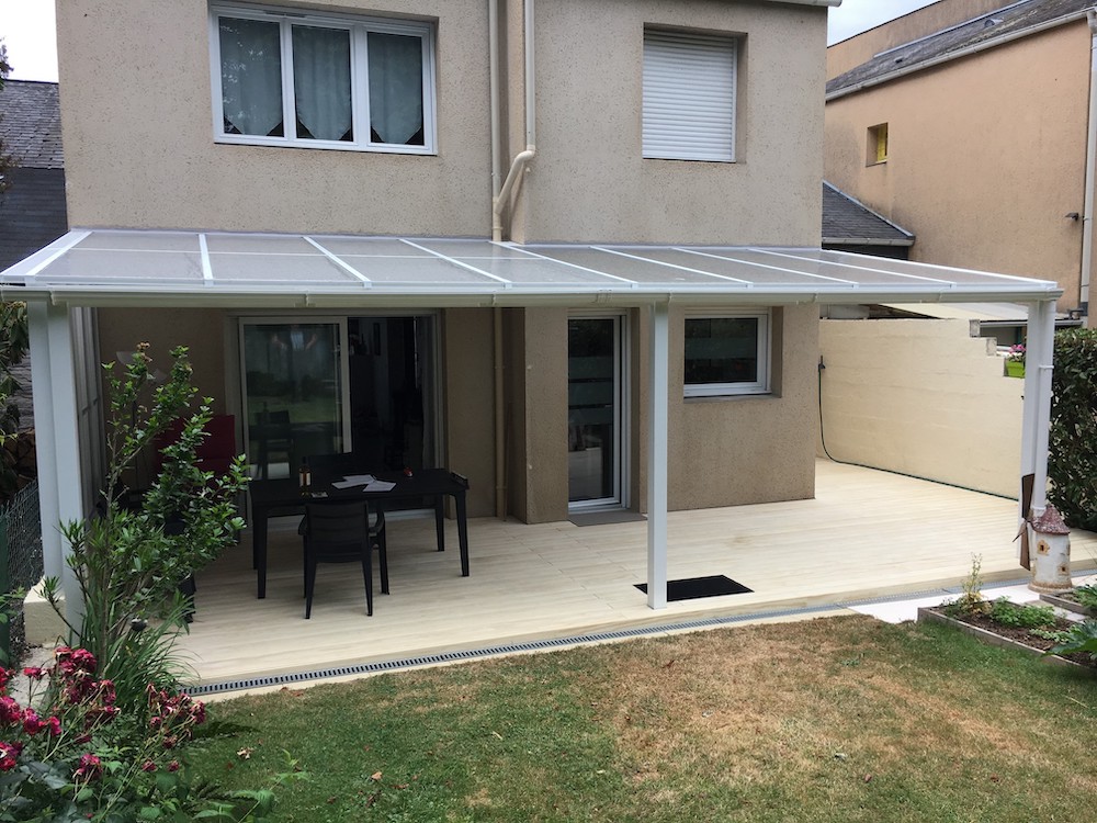Création d'une terrasse sur-mesure en thermopin à Nantes