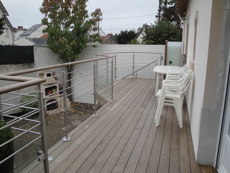 14 - Sucé sur Erdre - terrasse kébony.JPG