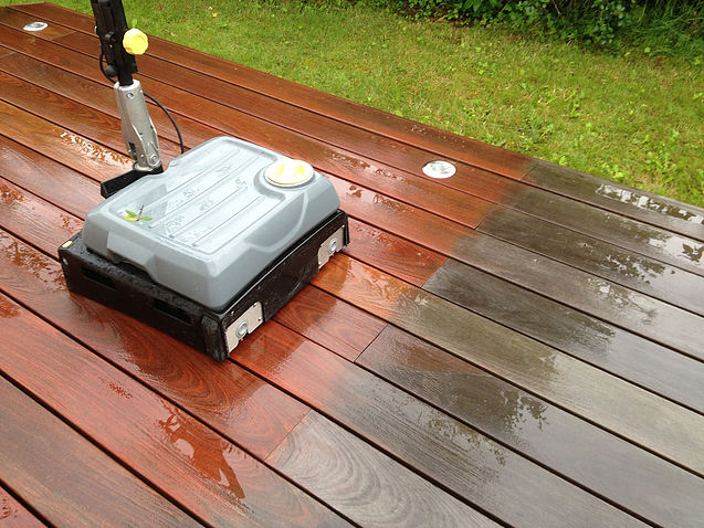 Terrasse après passage d&rsquo;une brosse lave-pont
