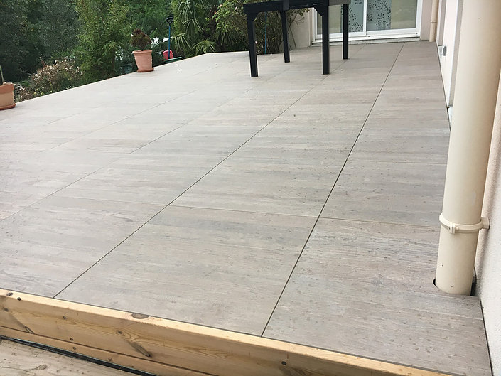 Pose de terrasses en grès cérame proche de Nantes