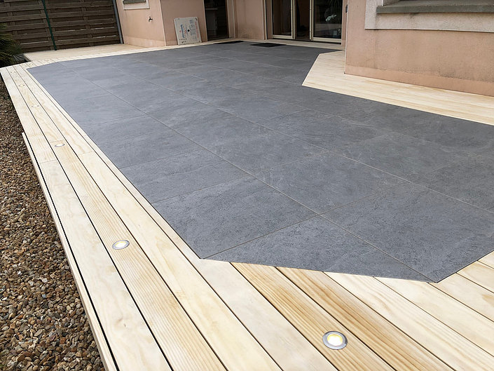 Conception de terrasses en grès cérame proche de Nantes
