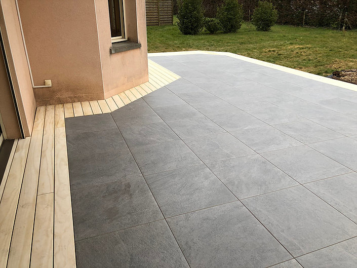 Création de terrasses en grès cérame proche de Nantes