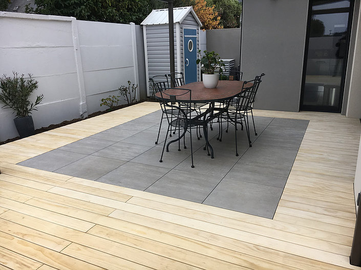 Conception de terrasses en grès cérame proche de Nantes