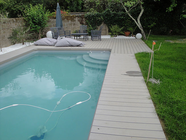 Installation Terrasses tour de piscine proche de Nantes